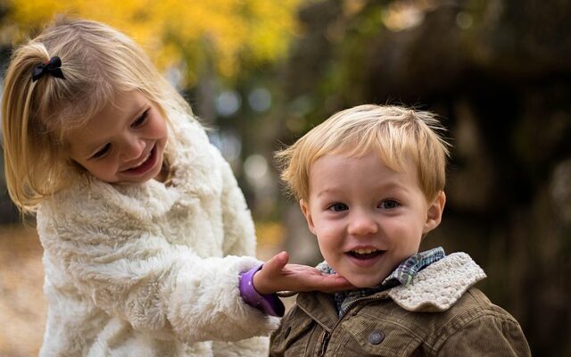 Når børn spørger: Sådan tackler du de svære spørgsmål